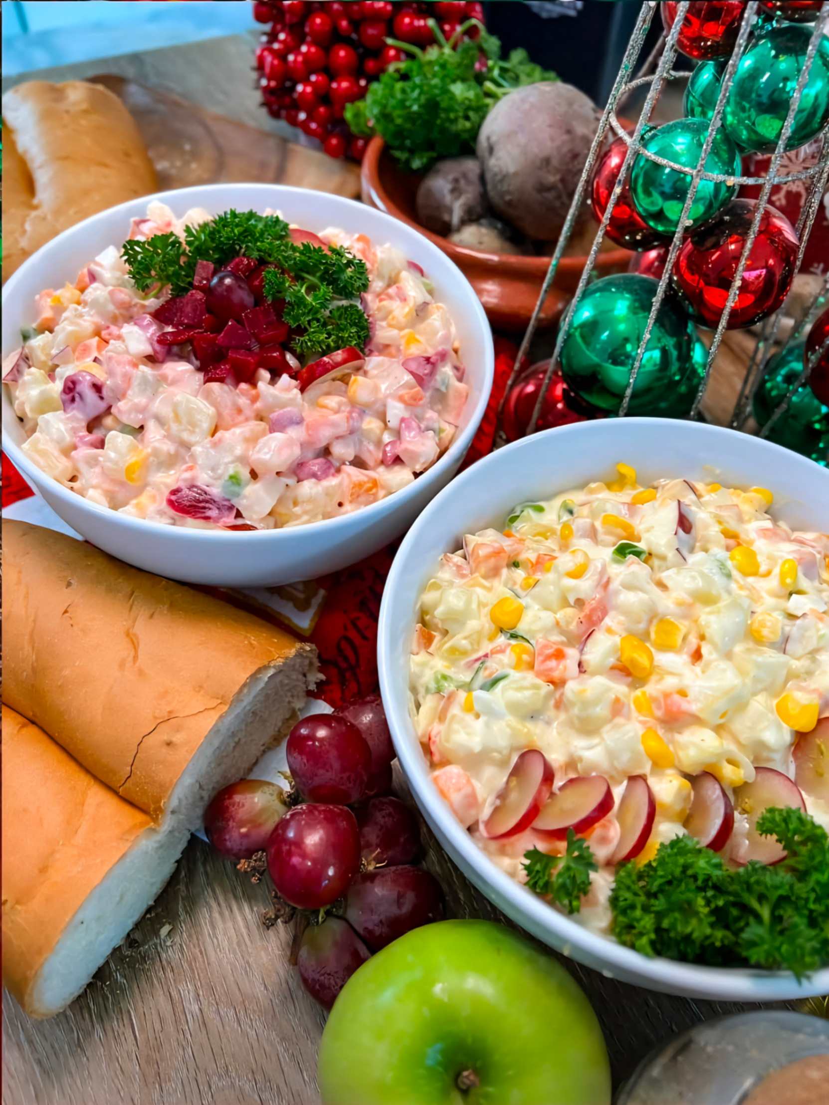 Ensalada rusa dominicana rosada para la cena de Nochebuena