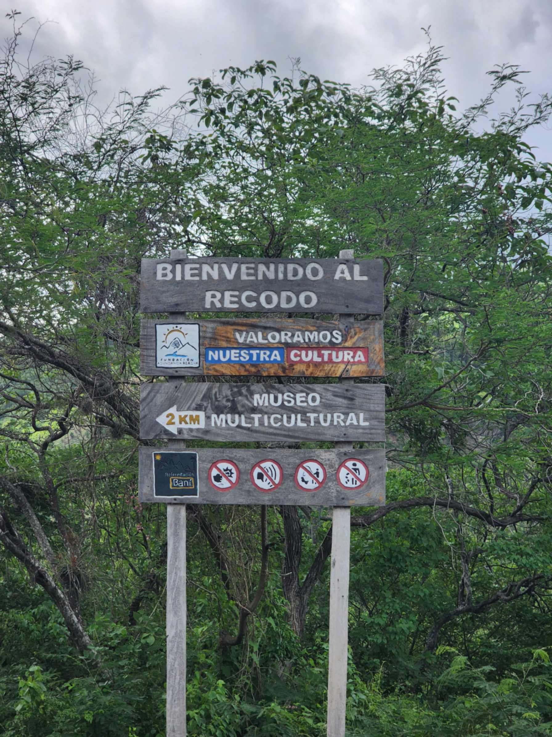 Entrada de El Recodo camino a Las Yayitas Entrada de El Recodo camino a Las Yayitas de Baní