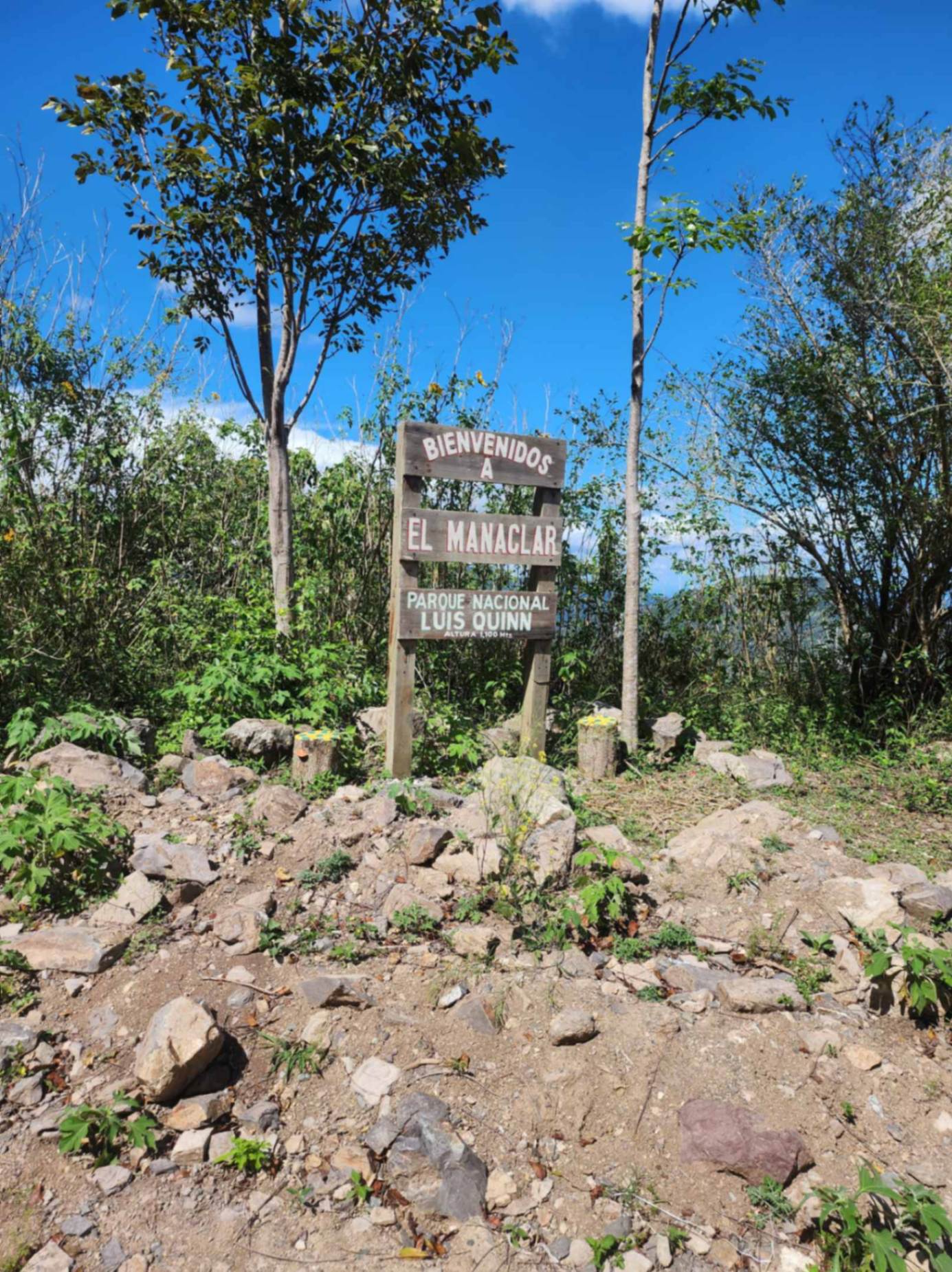 Entrada a las montanas de manaclar Baní