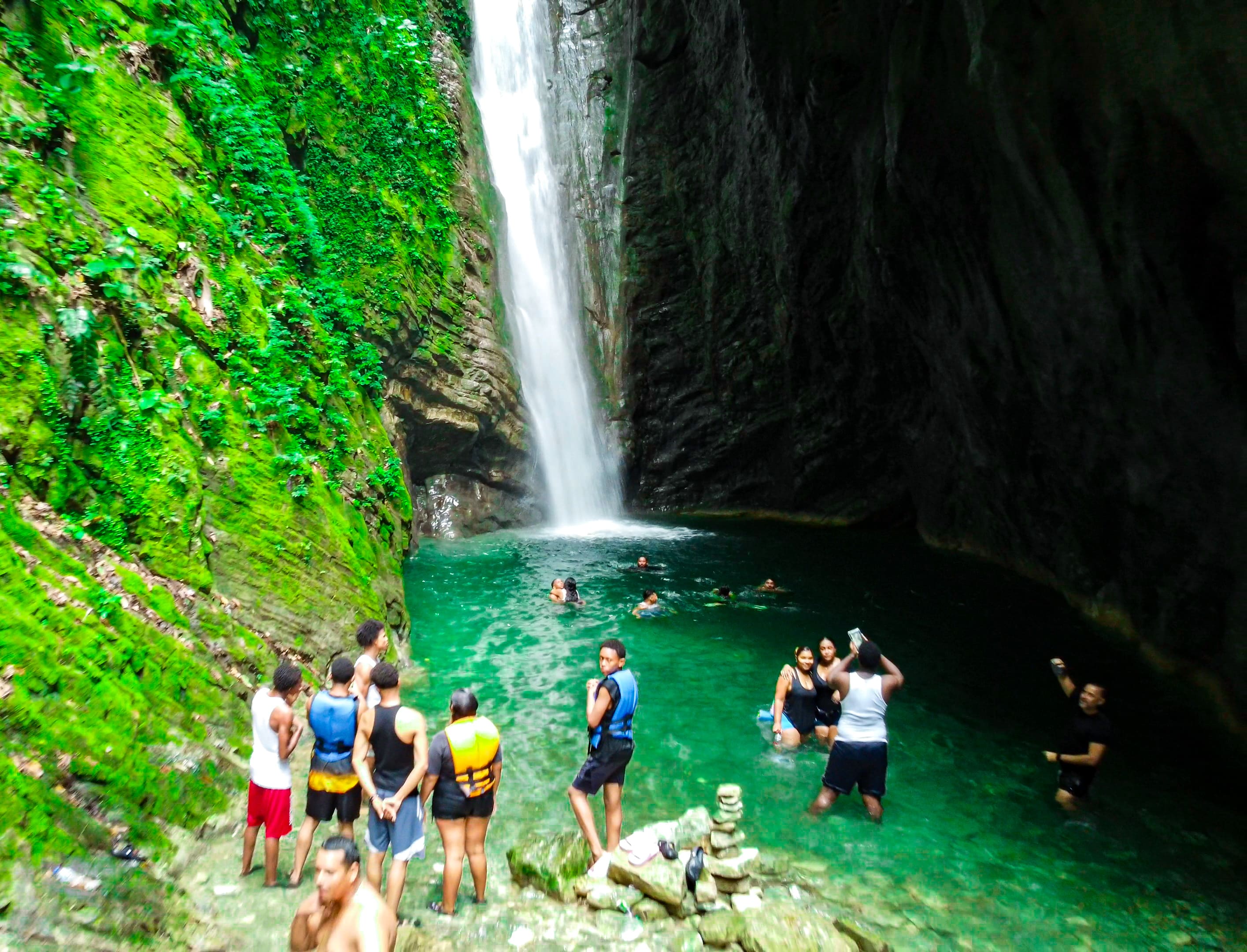 Cascada La Taina en Los Cacaos, San Cristóbal