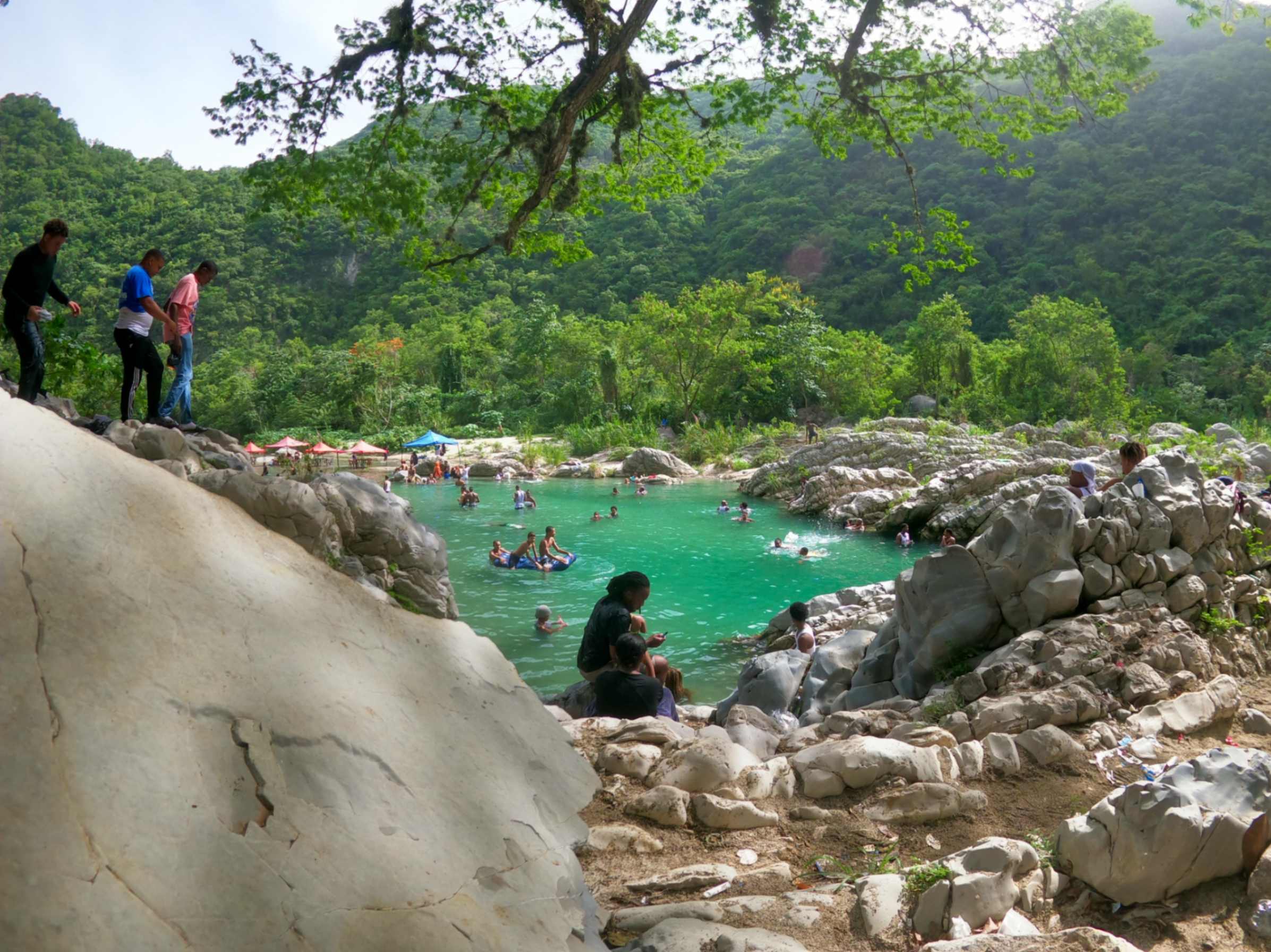 Balneario Muchas Aguas cercano
