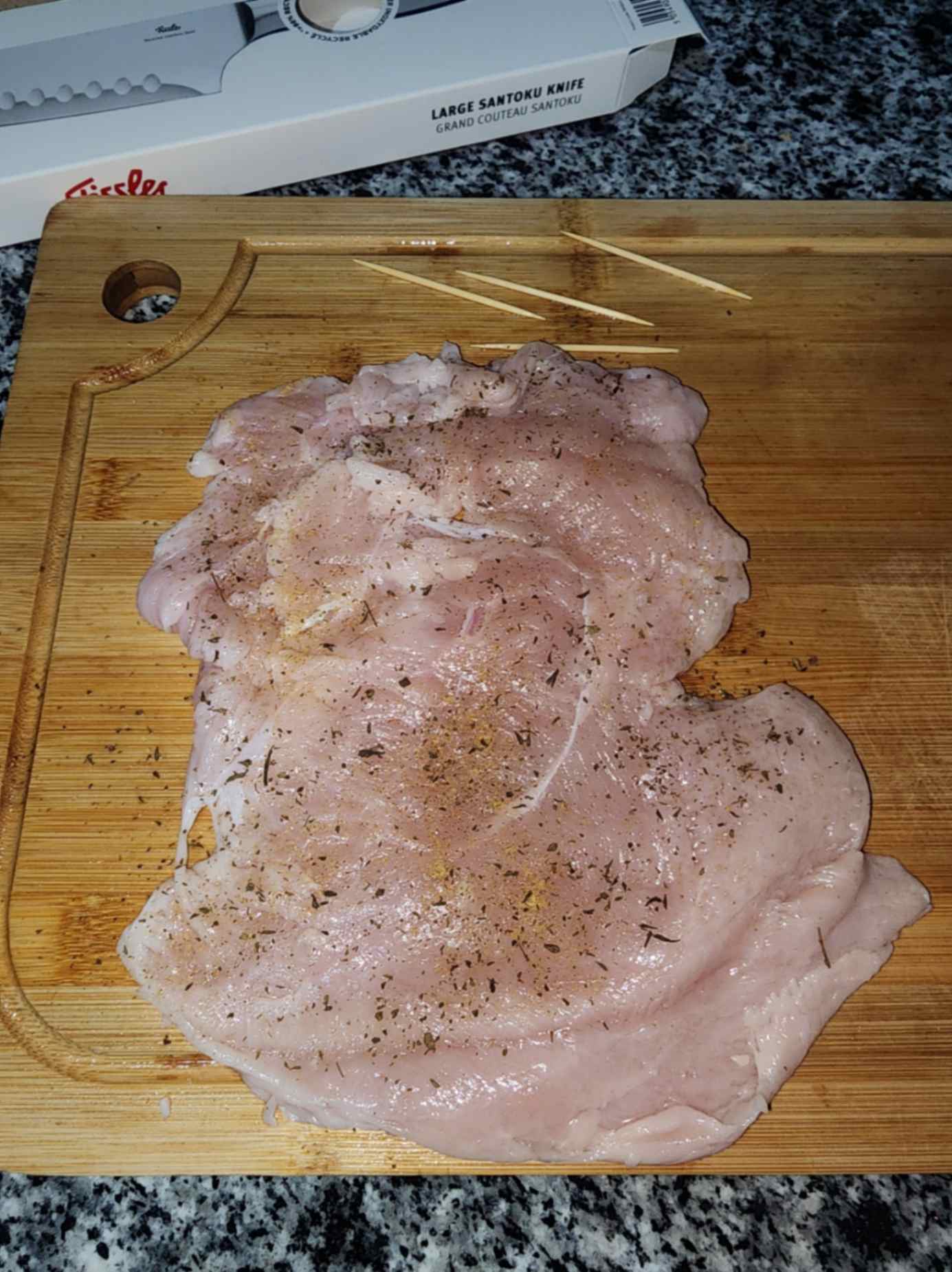 Pechuga mariposa sazonada con orégano